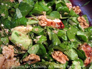 Spinach Salad with Chicken, Quinoa and Avocado